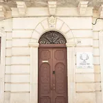 Palazzo Iato
